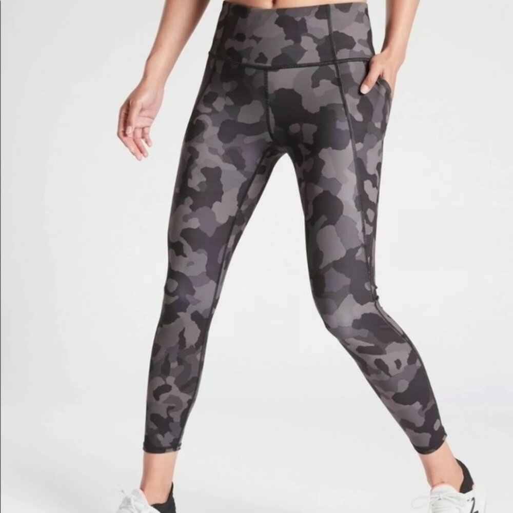 ATHLETA Lightning Camo 7/8 Tight Legging, Size Small